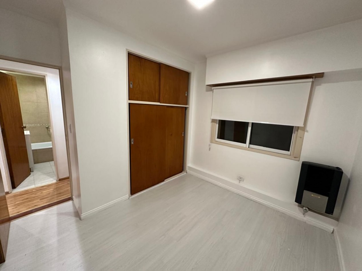 DEPARTAMENTO 3 AMB A LA CALLE CON BALCON Y COCHERA EN PLAZA MITRE. VENDE Y PERMUTA