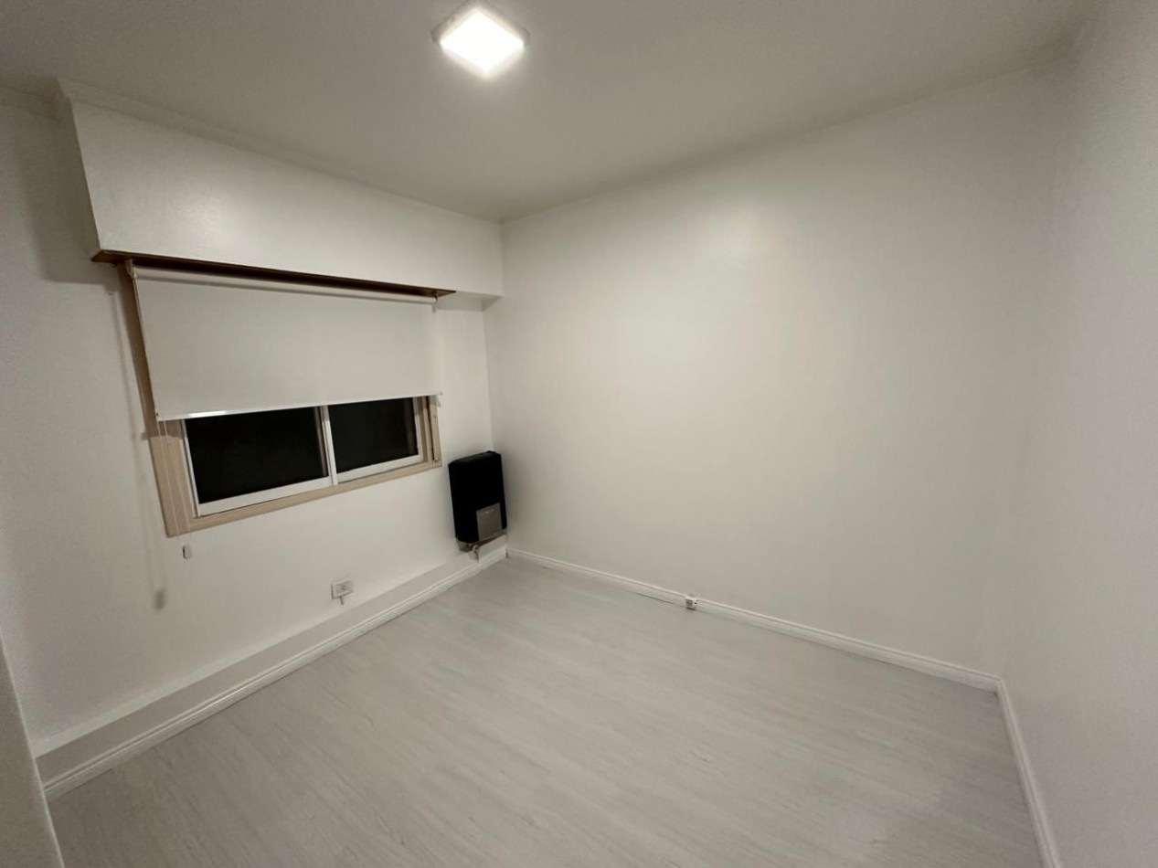 DEPARTAMENTO 3 AMB A LA CALLE CON BALCON Y COCHERA EN PLAZA MITRE. VENDE Y PERMUTA