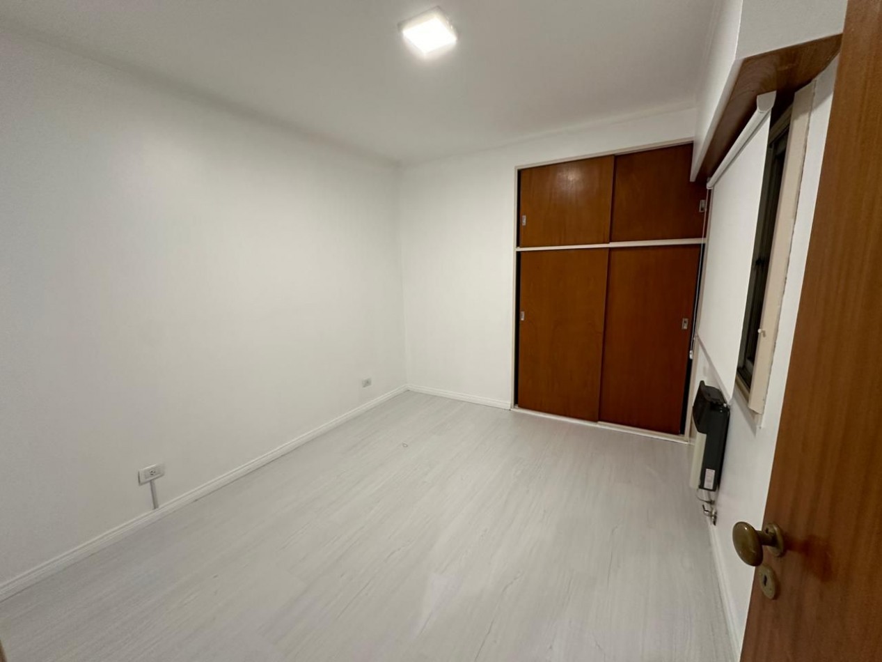 DEPARTAMENTO 3 AMB A LA CALLE CON BALCON Y COCHERA EN PLAZA MITRE. VENDE Y PERMUTA