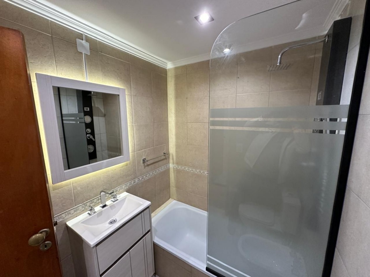 DEPARTAMENTO 3 AMB A LA CALLE CON BALCON Y COCHERA EN PLAZA MITRE. VENDE Y PERMUTA