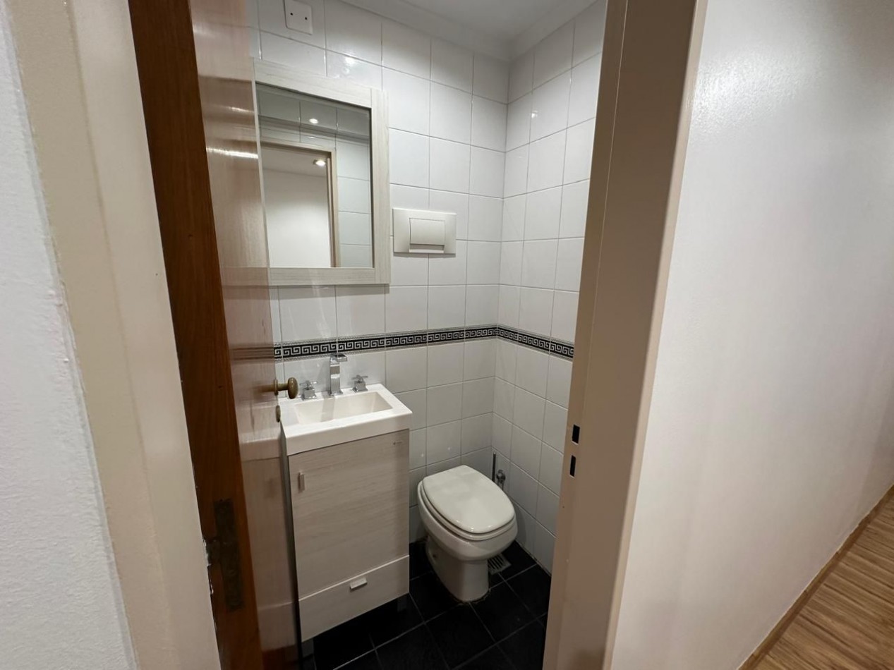 DEPARTAMENTO 3 AMB A LA CALLE CON BALCON Y COCHERA EN PLAZA MITRE. VENDE Y PERMUTA