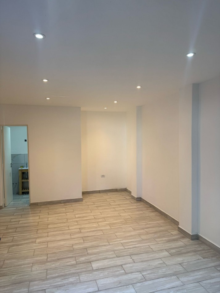 PH  2 AMBIENTES EN PLANTA BAJA AL FRENTE, CON PATIO CON ESPACIO PARA VEHICULO PEQUEÑO