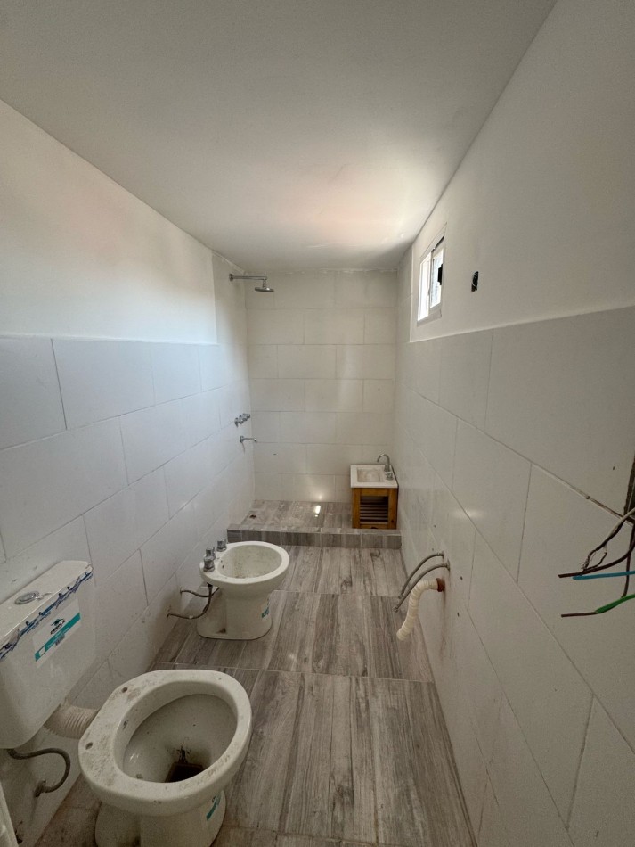 PH DE 3 AMBIENTES A LA CALLE EN 1ER. PISO POR ESCALERA, TODO RECICLADO EN VILLA PRIMERA