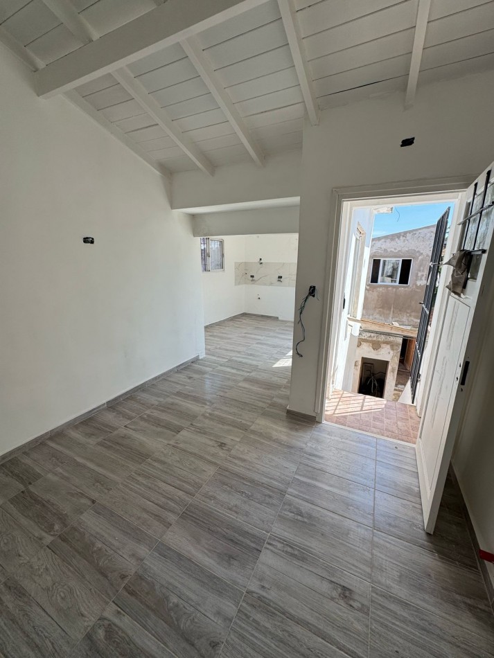 PH DE 3 AMBIENTES A LA CALLE EN 1ER. PISO POR ESCALERA, TODO RECICLADO EN VILLA PRIMERA