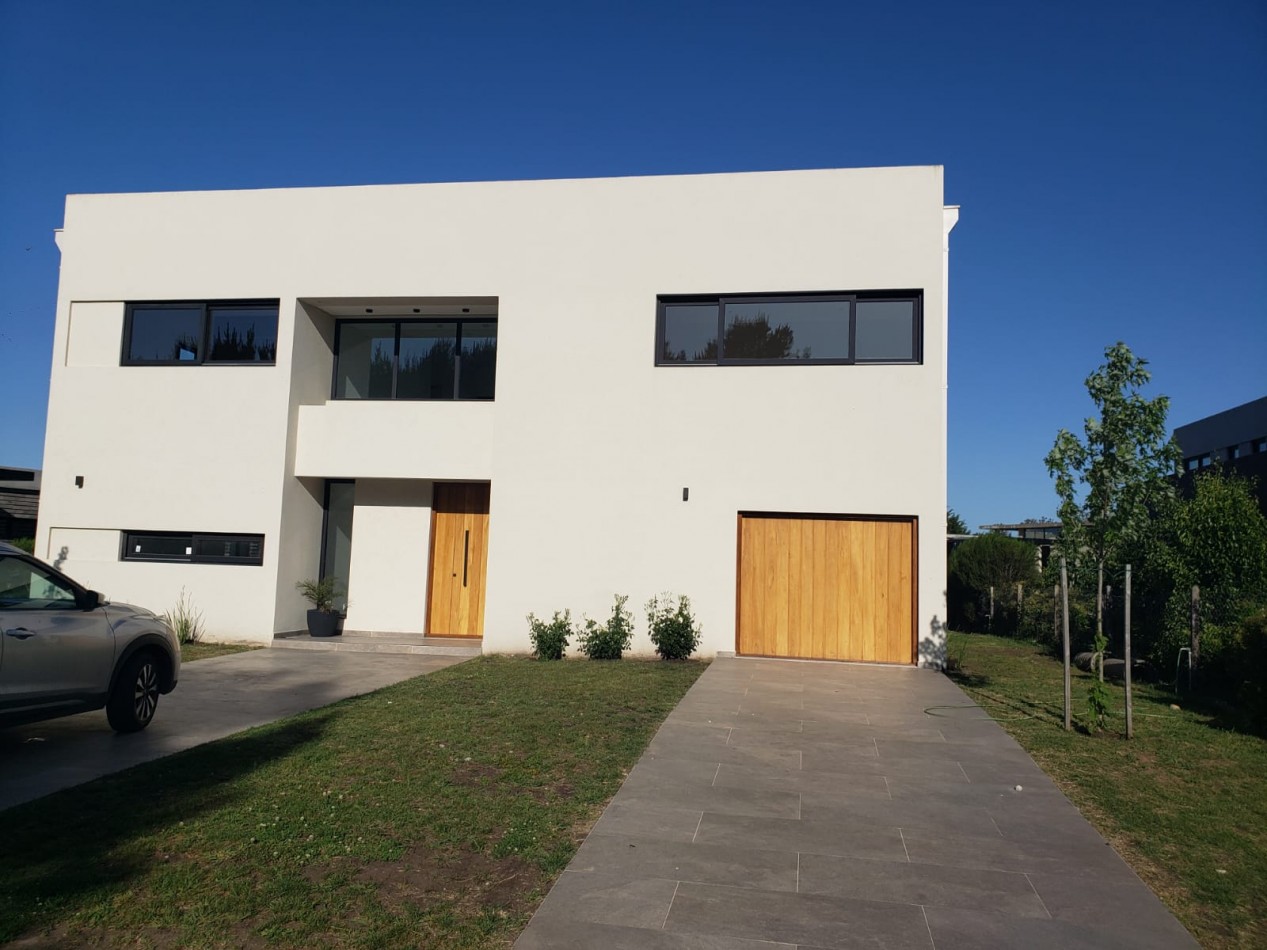 CHALET DE 4 AMBIENTES DE CATEGORIA EN RUMENCO JOVEN A ESTRENAR, VENDE Y PERMUTA