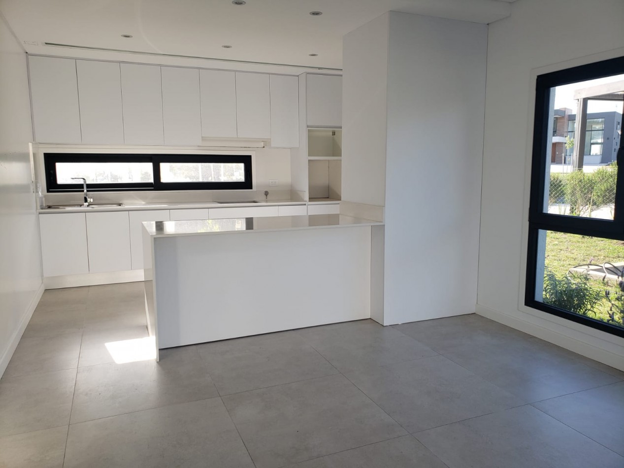 CHALET DE 4 AMBIENTES DE CATEGORIA EN RUMENCO JOVEN A ESTRENAR, VENDE Y PERMUTA