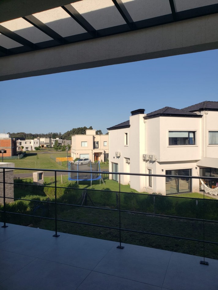 CHALET DE 4 AMBIENTES DE CATEGORIA EN RUMENCO JOVEN A ESTRENAR, VENDE Y PERMUTA