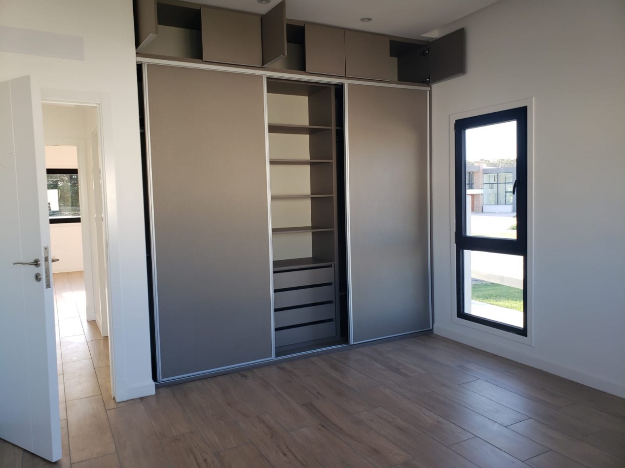 CHALET DE 4 AMBIENTES DE CATEGORIA EN RUMENCO JOVEN A ESTRENAR, VENDE Y PERMUTA