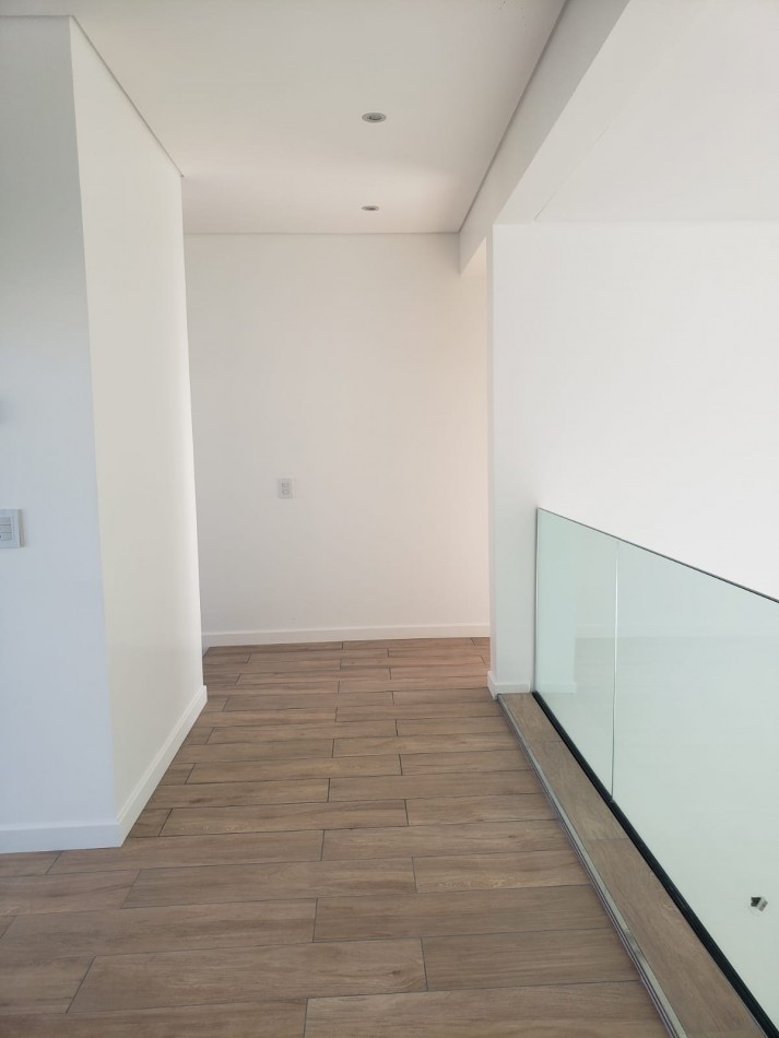 CHALET DE 4 AMBIENTES DE CATEGORIA EN RUMENCO JOVEN A ESTRENAR, VENDE Y PERMUTA