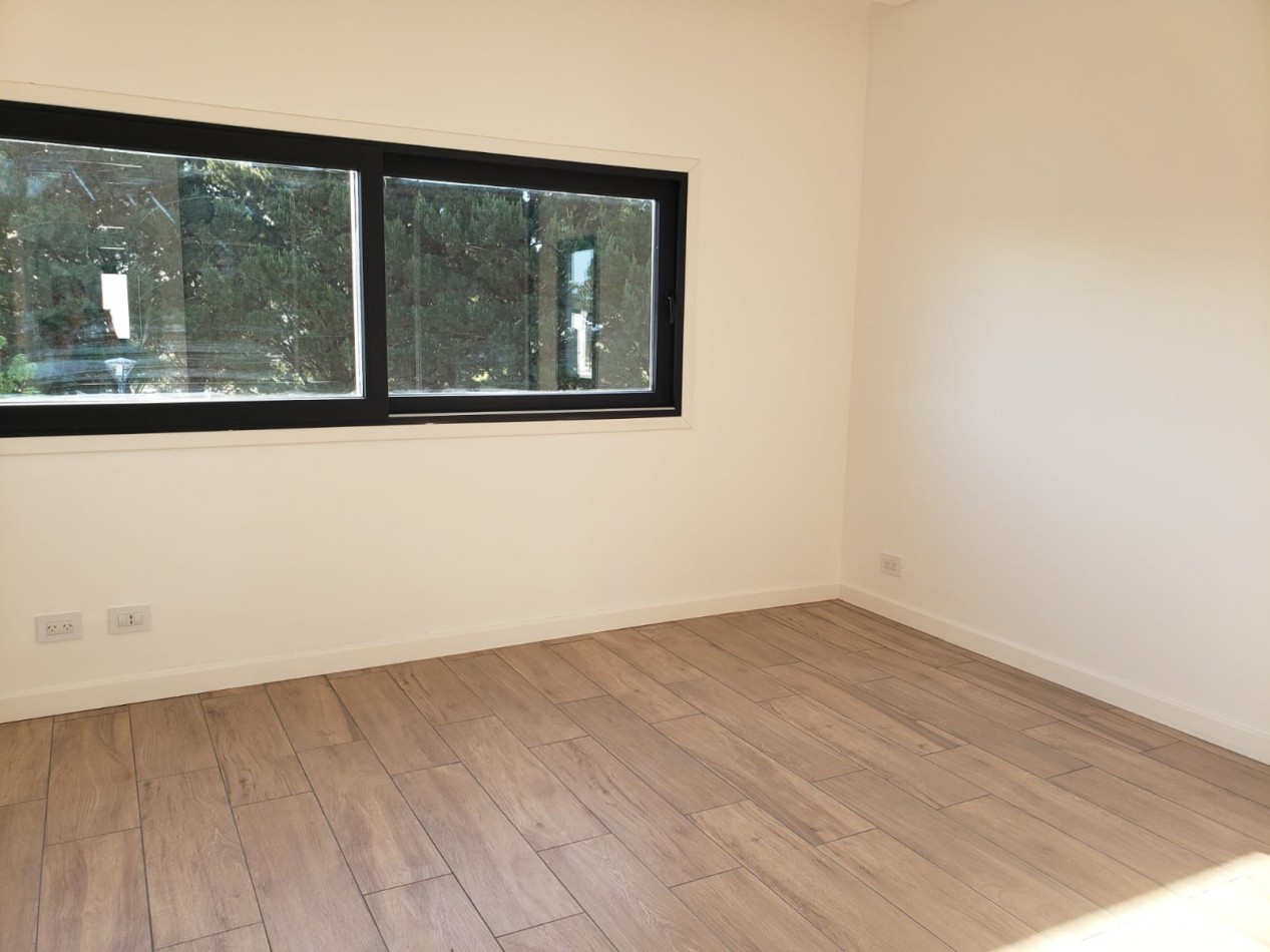 CHALET DE 4 AMBIENTES DE CATEGORIA EN RUMENCO JOVEN A ESTRENAR, VENDE Y PERMUTA