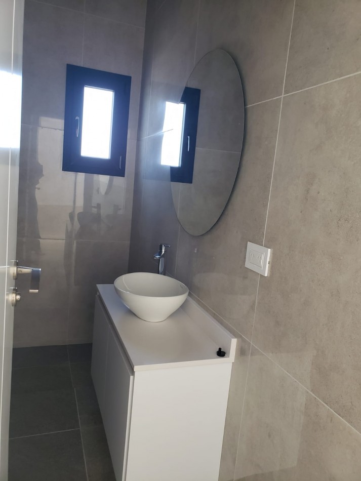 CHALET DE 4 AMBIENTES DE CATEGORIA EN RUMENCO JOVEN A ESTRENAR, VENDE Y PERMUTA