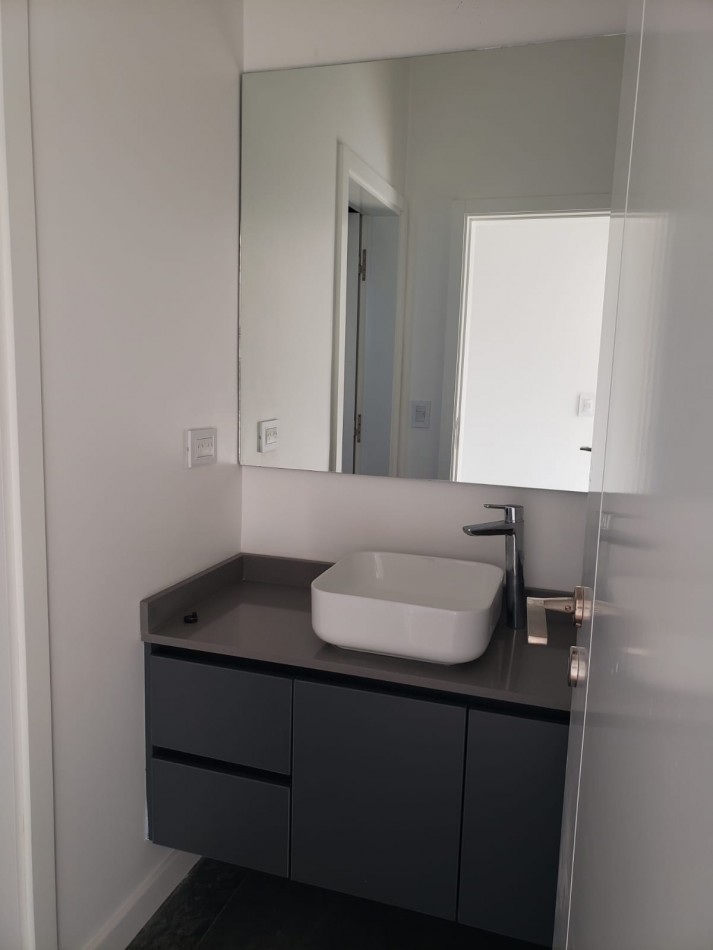 CHALET DE 4 AMBIENTES DE CATEGORIA EN RUMENCO JOVEN A ESTRENAR, VENDE Y PERMUTA