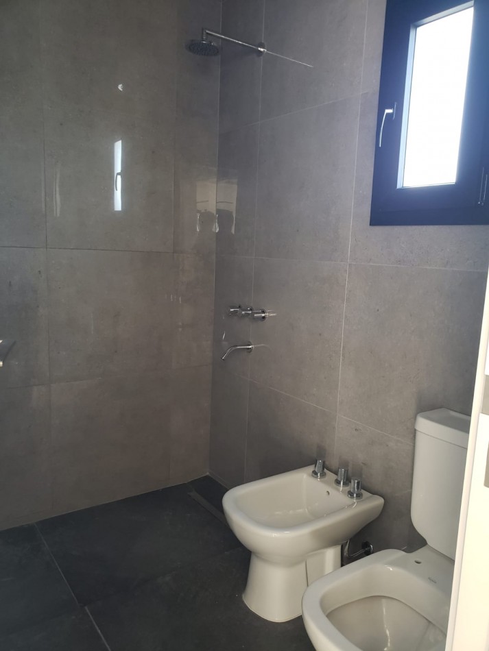 CHALET DE 4 AMBIENTES DE CATEGORIA EN RUMENCO JOVEN A ESTRENAR, VENDE Y PERMUTA