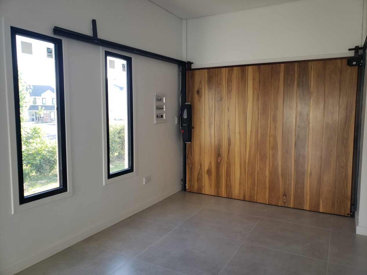 CHALET DE 4 AMBIENTES DE CATEGORIA EN RUMENCO JOVEN A ESTRENAR, VENDE Y PERMUTA