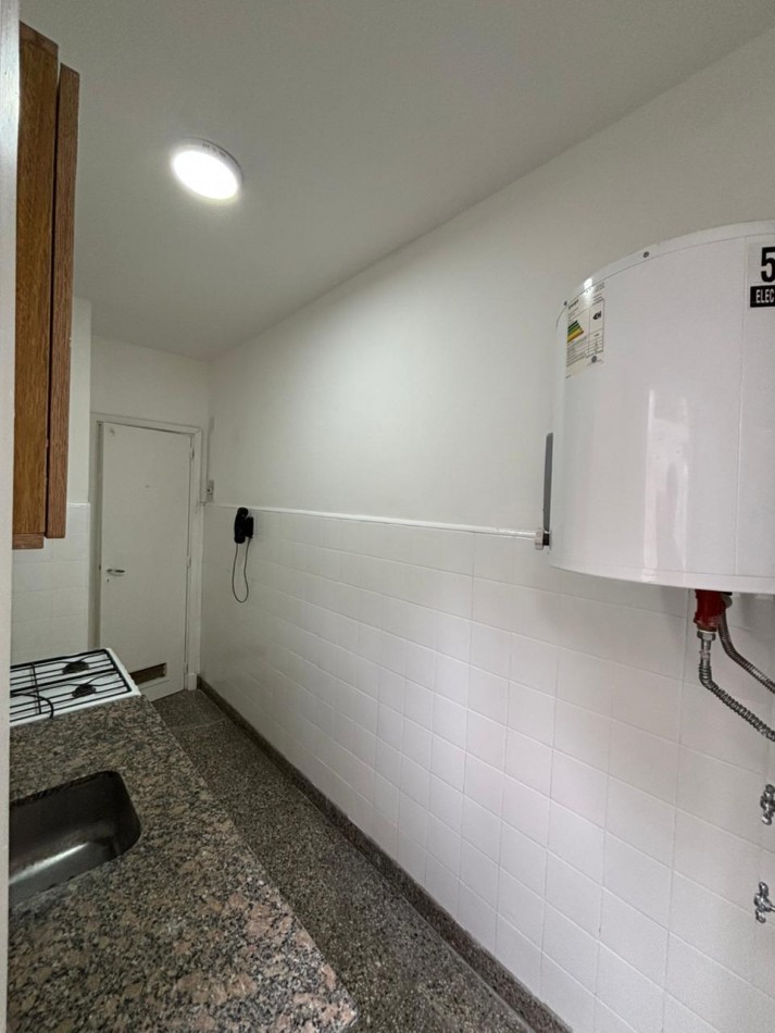 DEPARTAMENTO 2 AMBIENTES CON BALCON A LA CALLE, PATIO Y DEPENDENCIA  DE SERVICIO EN ALDREY