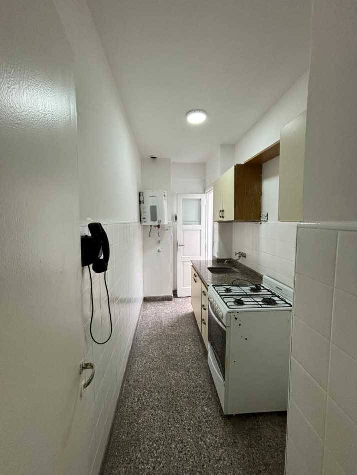 DEPARTAMENTO 2 AMBIENTES CON BALCON A LA CALLE, PATIO Y DEPENDENCIA  DE SERVICIO EN ALDREY