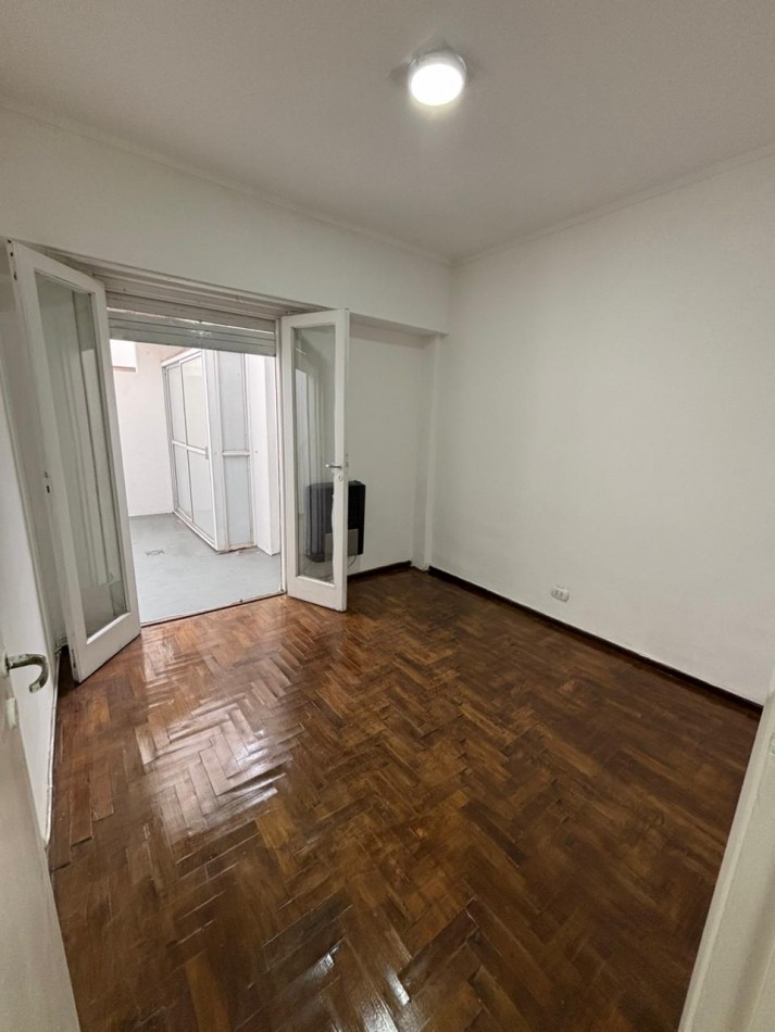 DEPARTAMENTO 2 AMBIENTES CON BALCON A LA CALLE, PATIO Y DEPENDENCIA  DE SERVICIO EN ALDREY
