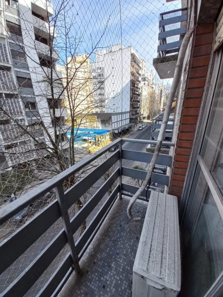DEPARTAMENTO 2 AMB CON BALCON A LA CALLE EN ALDREY, A 300 MTS. DE LA PLAYA. APTO CREDITO