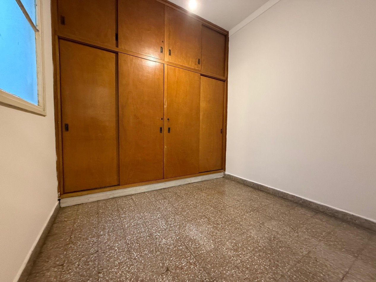 DEPARTAMENTO 3 AMBIENTES CON DEPENDENCIA AL CONTRAFRENTE VENDE Y PERMUTA EN EL CENTRO