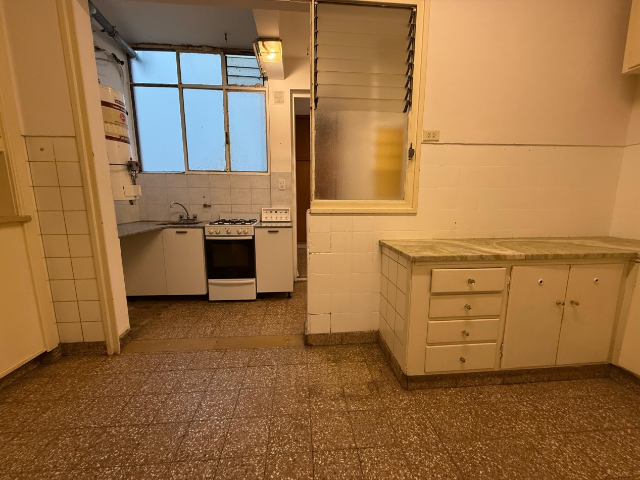 DEPARTAMENTO 3 AMBIENTES CON DEPENDENCIA AL CONTRAFRENTE VENDE Y PERMUTA EN EL CENTRO