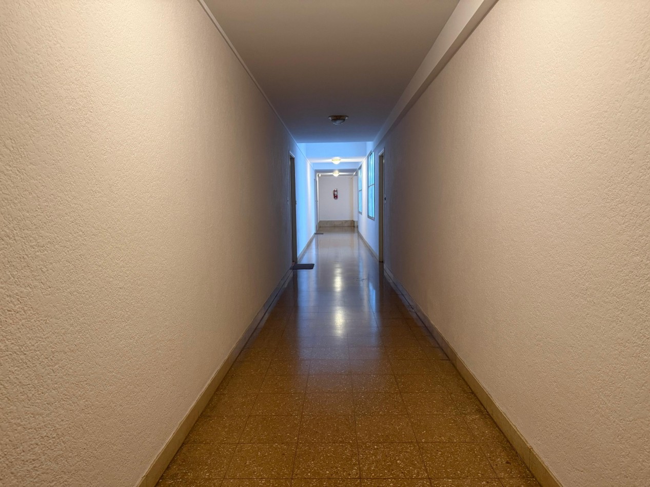DEPARTAMENTO 3 AMBIENTES CON DEPENDENCIA AL CONTRAFRENTE VENDE Y PERMUTA EN EL CENTRO