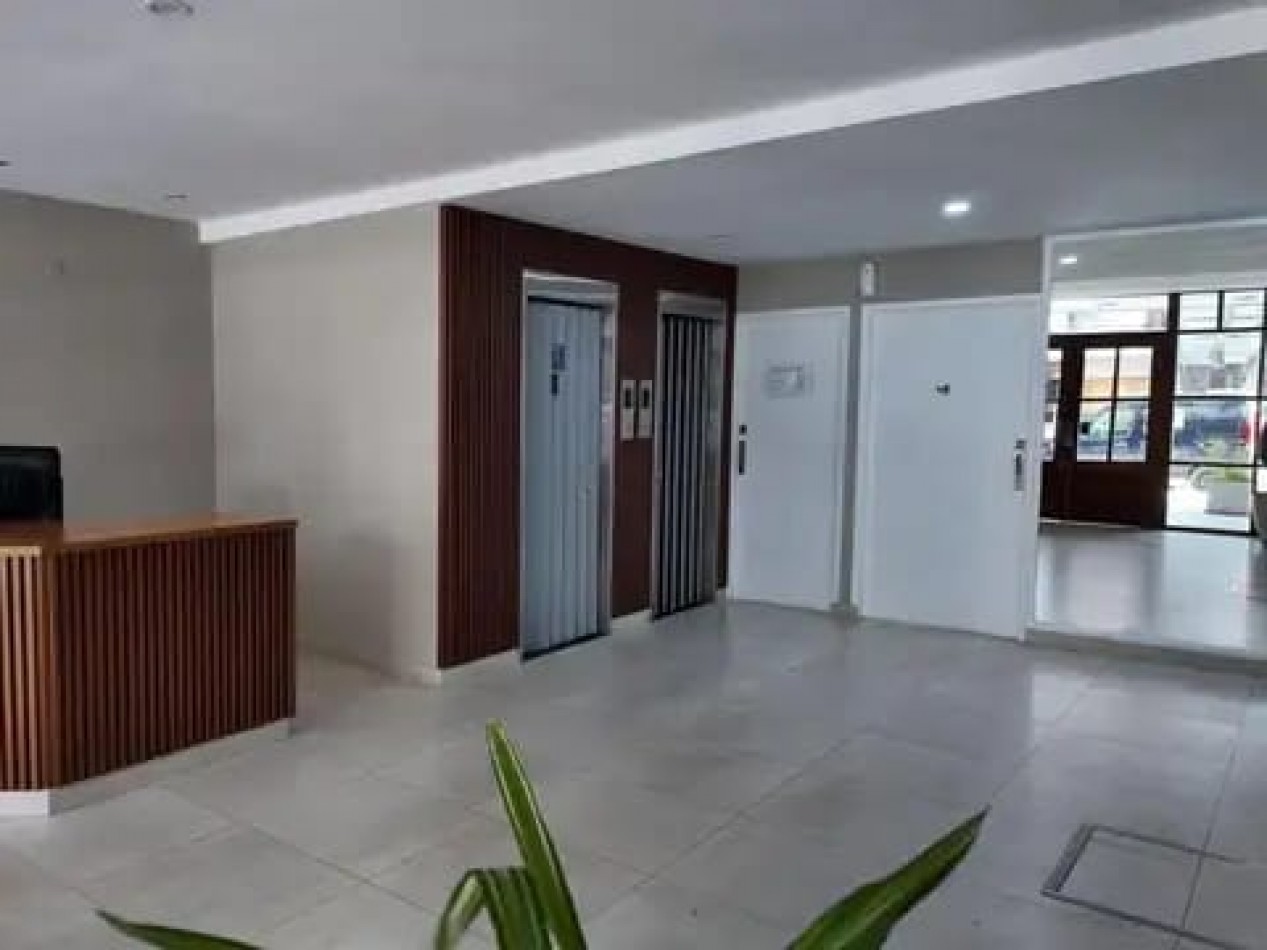 MONOAMBIENTE A LA CALLE CON BALCON, TOTALMENTE RECICLADO A NUEVO EN PLAZA MITRE   . APTO CREDITO