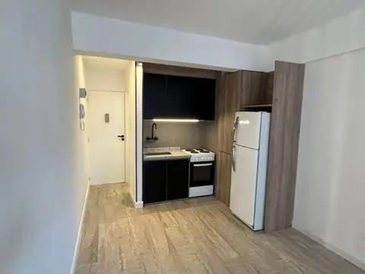 MONOAMBIENTE A LA CALLE CON BALCON, TOTALMENTE RECICLADO A NUEVO EN PLAZA MITRE   . APTO CREDITO