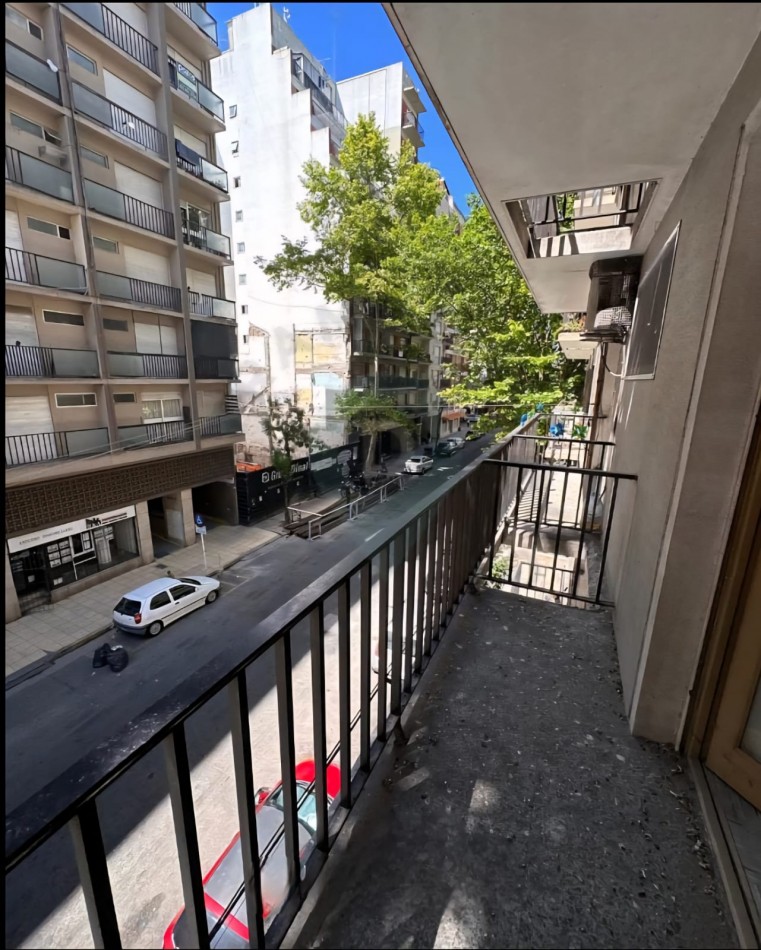DEPARTAMENTO 2 AMBIENTES A LA CALLE CON BALCON