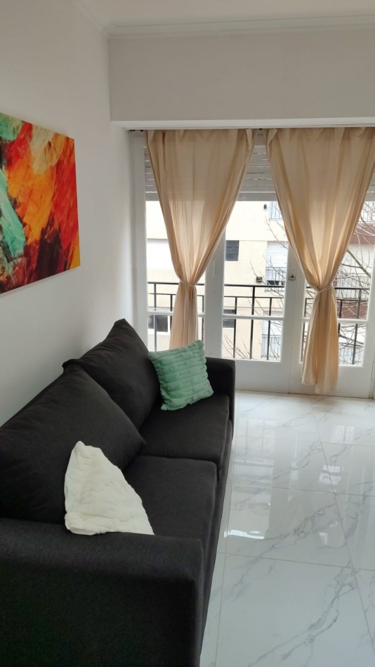 DEPARTAMENTO 2 AMBIENTE A LA CALLE CON BALCON FRANCES EN PLAZA COLON