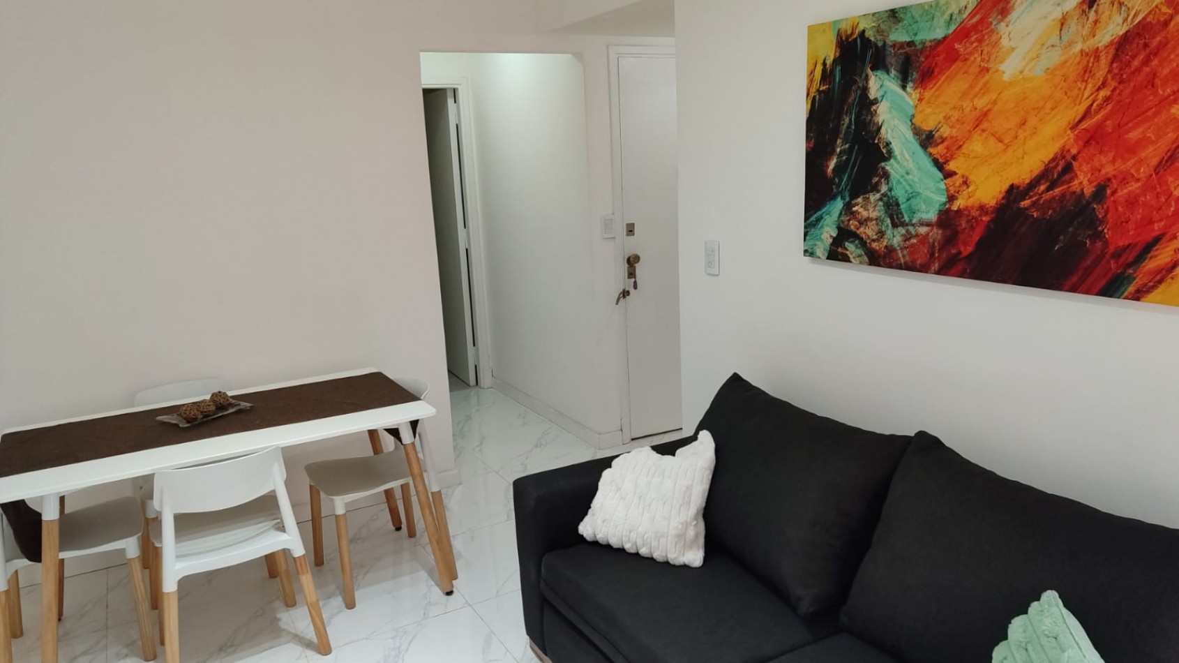 DEPARTAMENTO 2 AMBIENTE A LA CALLE CON BALCON FRANCES EN PLAZA COLON
