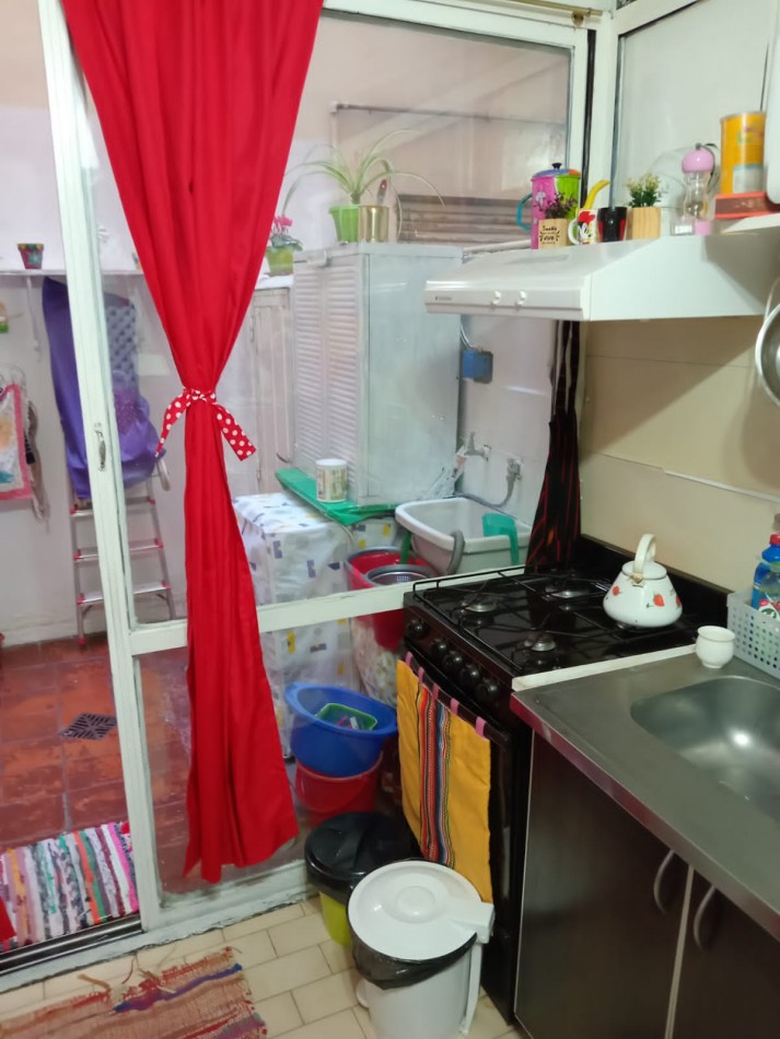 DEPARTAMENTO DE 1 AMBIENTE CON PATIO VENDE O PERMUTA. APTO CREDITO