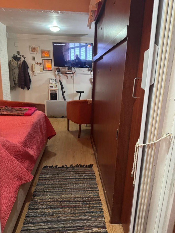 DEPARTAMENTO DE 1 AMBIENTE CON PATIO VENDE O PERMUTA. APTO CREDITO