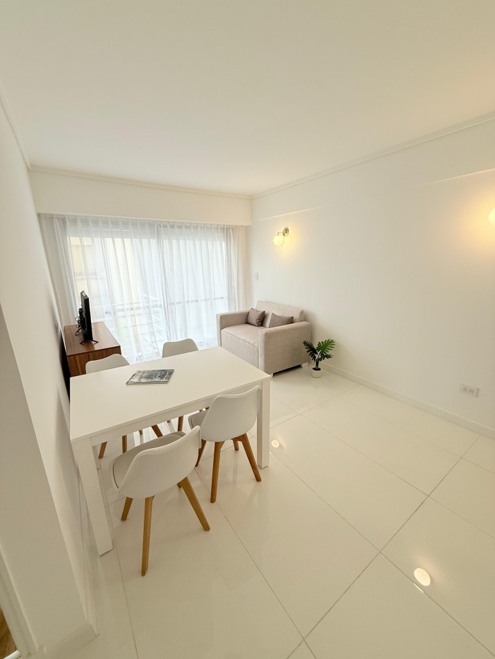 DEPARTAMENTO 2 AMB AL CONTRAFRENTE CON BALCON SALIENTE VENDE Y PERMUTA