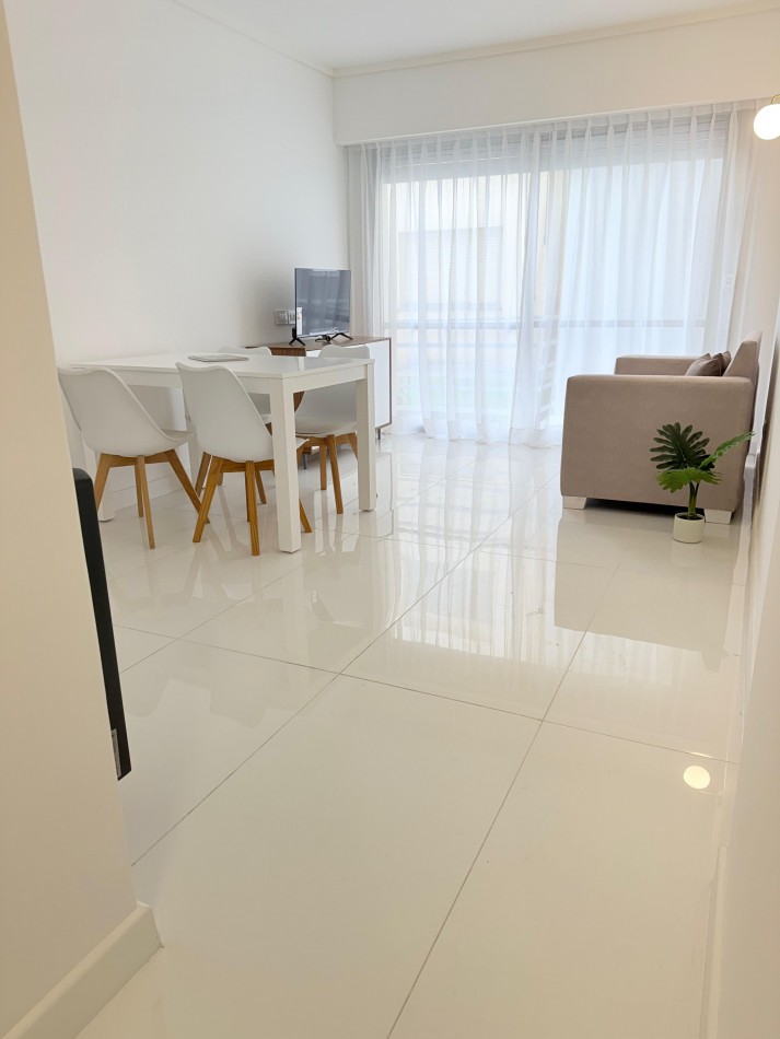 DEPARTAMENTO 2 AMB AL CONTRAFRENTE CON BALCON SALIENTE VENDE Y PERMUTA