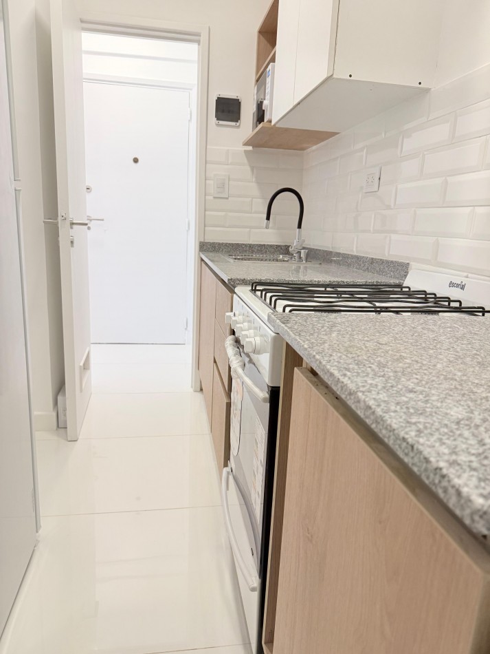DEPARTAMENTO 2 AMB AL CONTRAFRENTE CON BALCON SALIENTE VENDE Y PERMUTA
