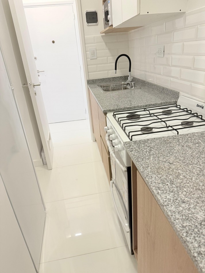 DEPARTAMENTO 2 AMB AL CONTRAFRENTE CON BALCON SALIENTE VENDE Y PERMUTA