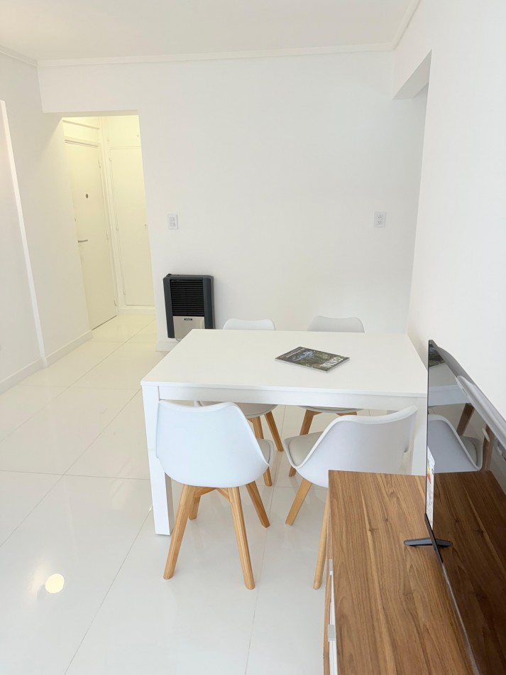 DEPARTAMENTO 2 AMB AL CONTRAFRENTE CON BALCON SALIENTE VENDE Y PERMUTA