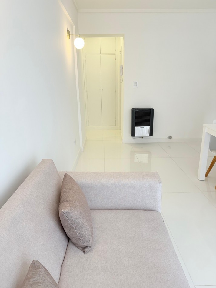 DEPARTAMENTO 2 AMB AL CONTRAFRENTE CON BALCON SALIENTE VENDE Y PERMUTA
