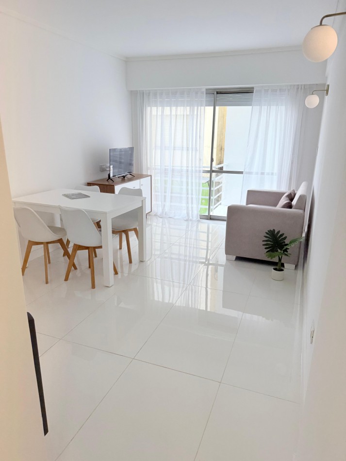 DEPARTAMENTO 2 AMB AL CONTRAFRENTE CON BALCON SALIENTE VENDE Y PERMUTA