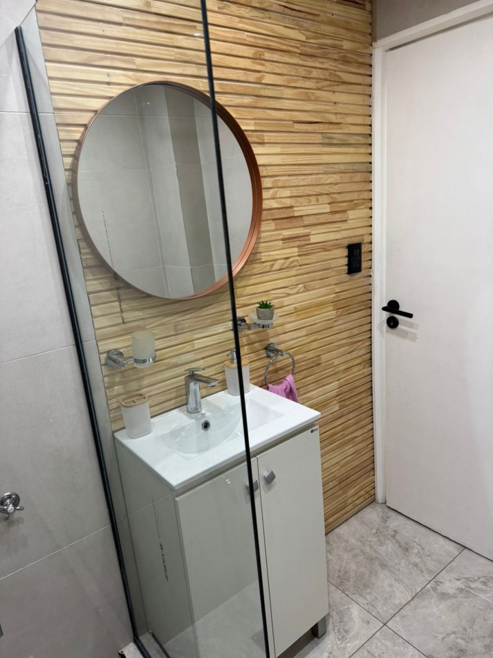 DEPARTAMENTO 2 AMB A LA CALLE CON BALCON SALIENTE Y PATIO EN PLAZA MITRE