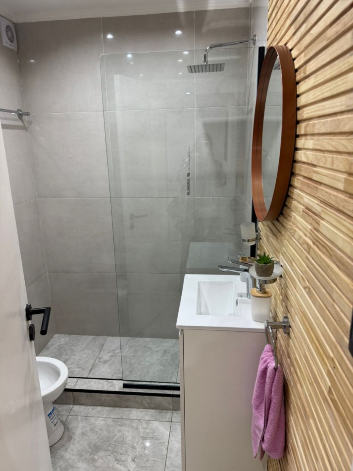 DEPARTAMENTO 2 AMB A LA CALLE CON BALCON SALIENTE Y PATIO EN PLAZA MITRE
