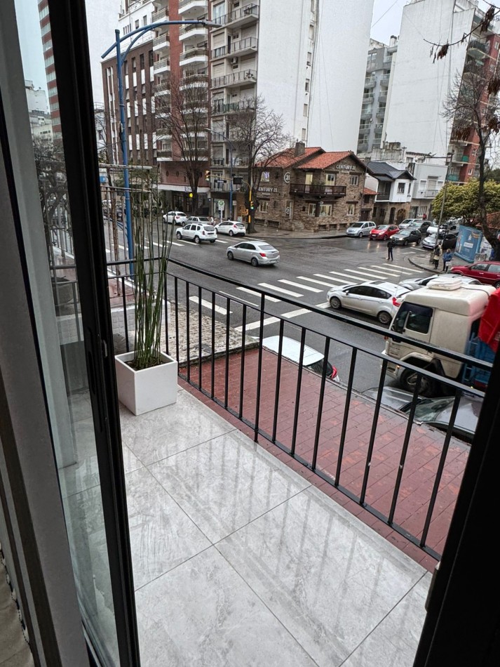 DEPARTAMENTO 2 AMB A LA CALLE CON BALCON SALIENTE Y PATIO EN PLAZA MITRE