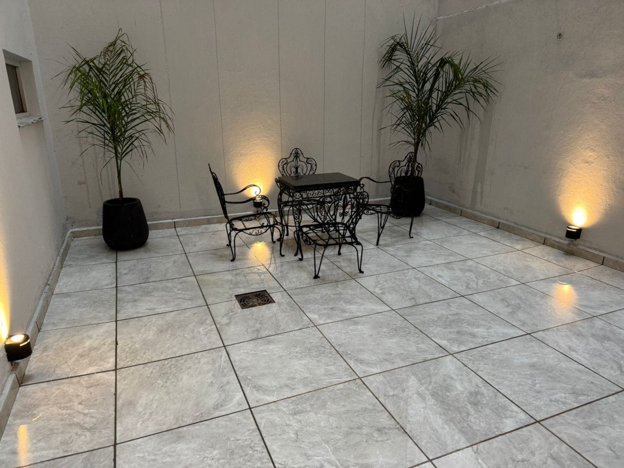 DEPARTAMENTO 2 AMB A LA CALLE CON BALCON SALIENTE Y PATIO EN PLAZA MITRE