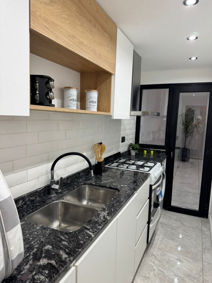 DEPARTAMENTO 2 AMB A LA CALLE CON BALCON SALIENTE Y PATIO EN PLAZA MITRE