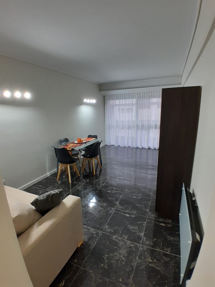 DEPARTAMENTO 2 AMB CON DEPENDENCIA,BALCON A LA CALLE, ESPACIO DE COCHERA Y VISTA LATERAL AL MAR EN EL CENTRO
