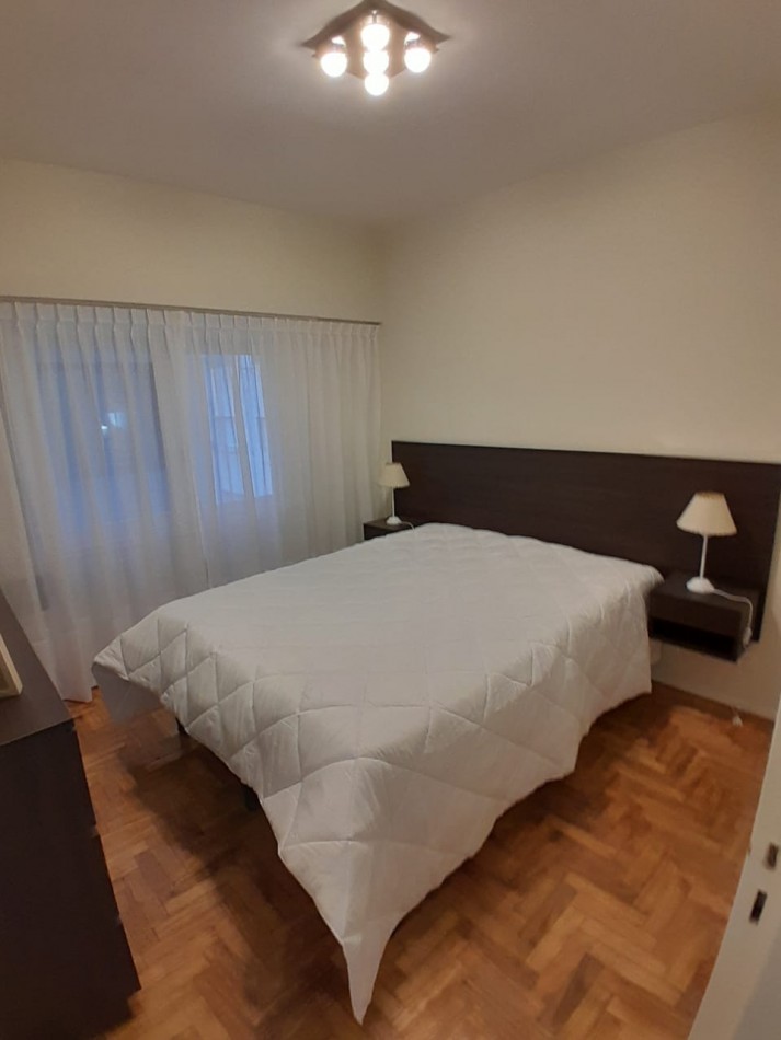 DEPARTAMENTO 2 AMB CON DEPENDENCIA,BALCON A LA CALLE, ESPACIO DE COCHERA Y VISTA LATERAL AL MAR EN EL CENTRO