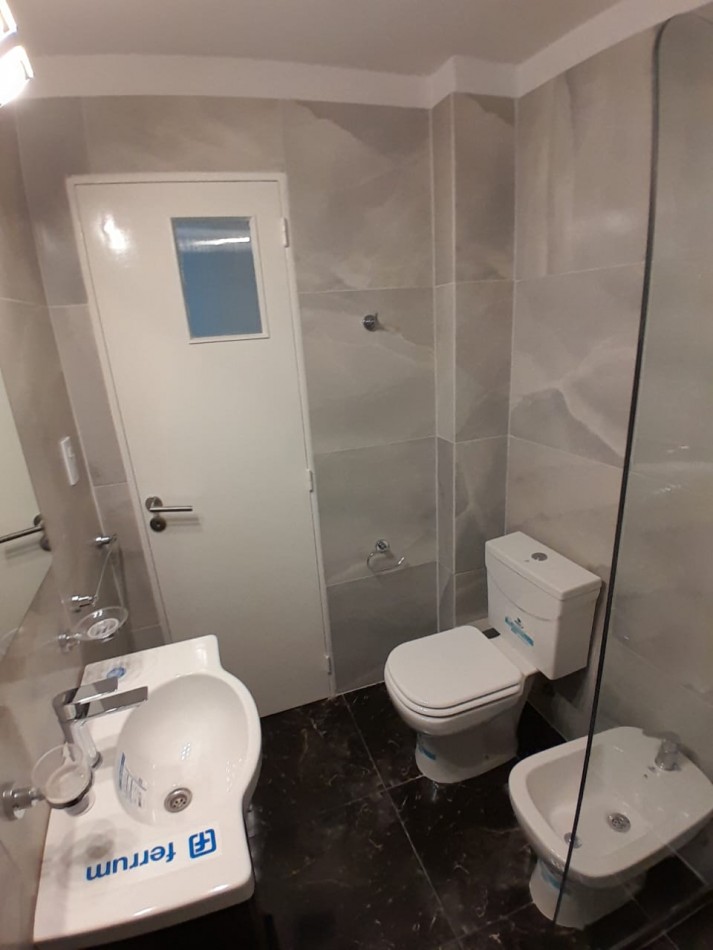 DEPARTAMENTO 2 AMB CON DEPENDENCIA,BALCON A LA CALLE, ESPACIO DE COCHERA Y VISTA LATERAL AL MAR EN EL CENTRO