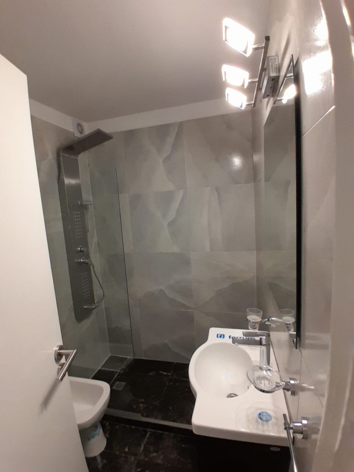 DEPARTAMENTO 2 AMB CON DEPENDENCIA,BALCON A LA CALLE, ESPACIO DE COCHERA Y VISTA LATERAL AL MAR EN EL CENTRO