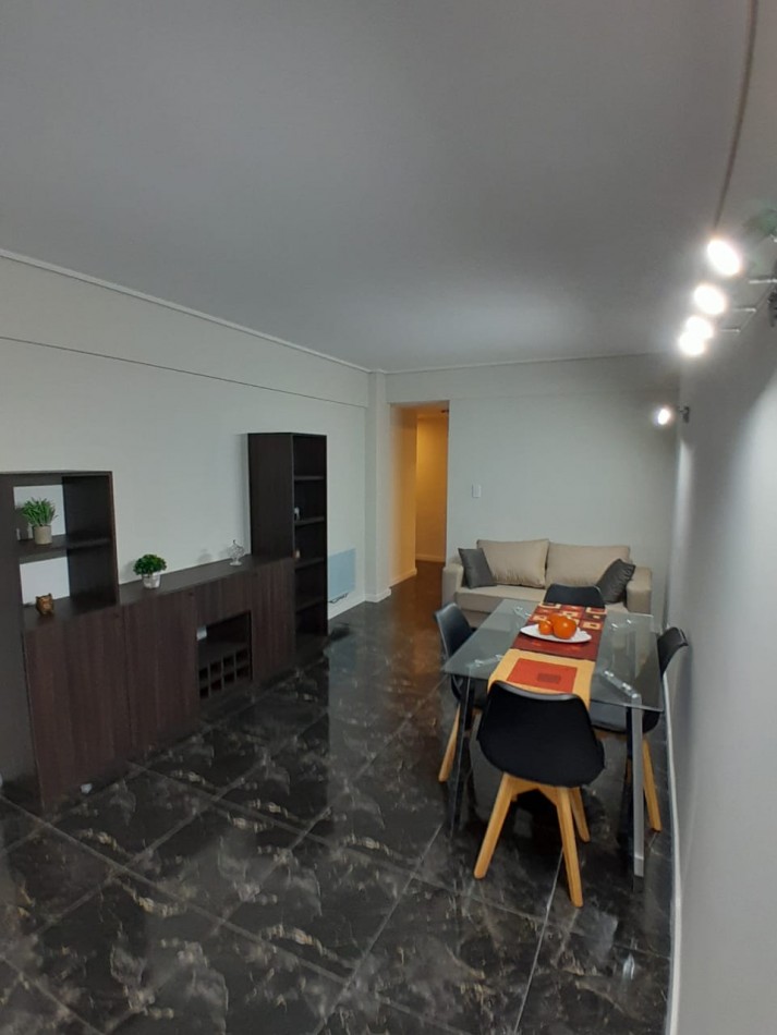 DEPARTAMENTO 2 AMB CON DEPENDENCIA,BALCON A LA CALLE, ESPACIO DE COCHERA Y VISTA LATERAL AL MAR EN EL CENTRO