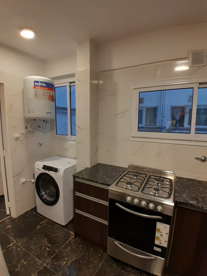 DEPARTAMENTO 2 AMB CON DEPENDENCIA,BALCON A LA CALLE, ESPACIO DE COCHERA Y VISTA LATERAL AL MAR EN EL CENTRO